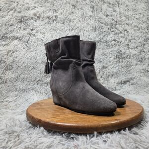 \White Mountain Perfect Womens Size 8M Gray Charcoal Suede Hidden Wedge Boots